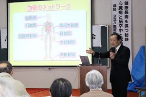 養父市八鹿老人クラブでの後藤 前院長の出前講座のようす